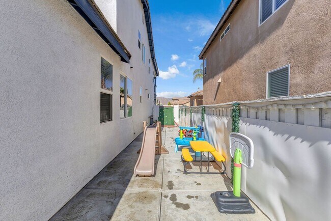 Building Photo - 469 Partridge Ln