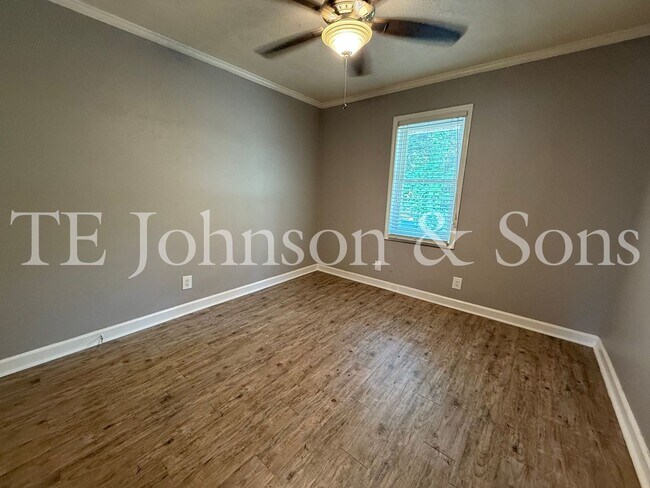 Building Photo - Sterling Pointe Apartments