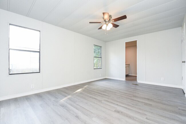 Building Photo - Cozy Roy Harris Loop mobile home