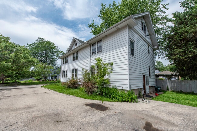 Building Photo - 419 Hickory St