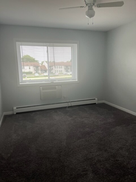 Building Photo - 2218 Falcon Dr