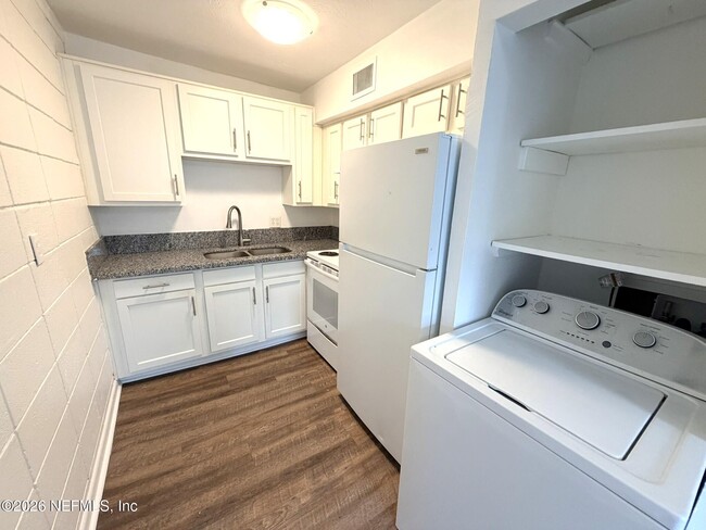 Building Photo - 1229 Willow Branch Ave