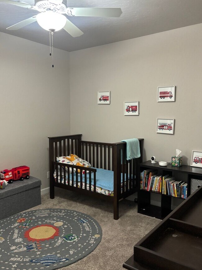 Building Photo - Charming 4 Bedroom 2.5 bath house in a Gat...