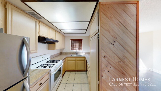 Building Photo - 14401 Plummer St