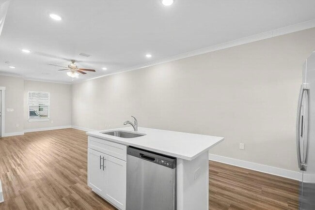 Building Photo - 306 N Sand Palm Rd