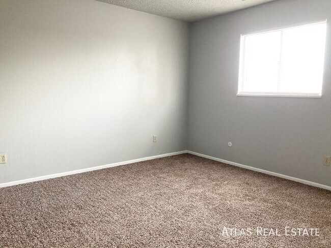 Building Photo - 1017 Delaware Dr