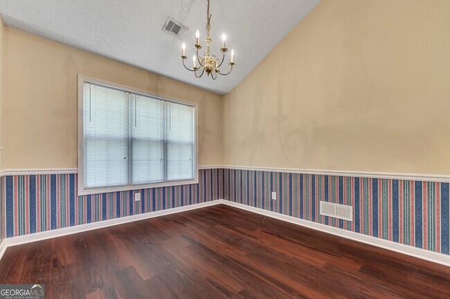 Building Photo - 1510 Twin Manor Dr
