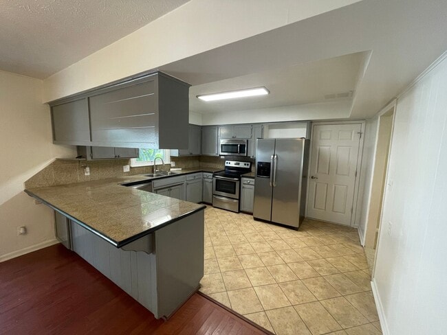 Building Photo - Beautiful 4 bed home. This won’t last long!