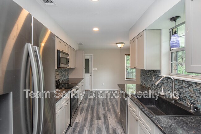 Building Photo - 2217 N 61st Ave