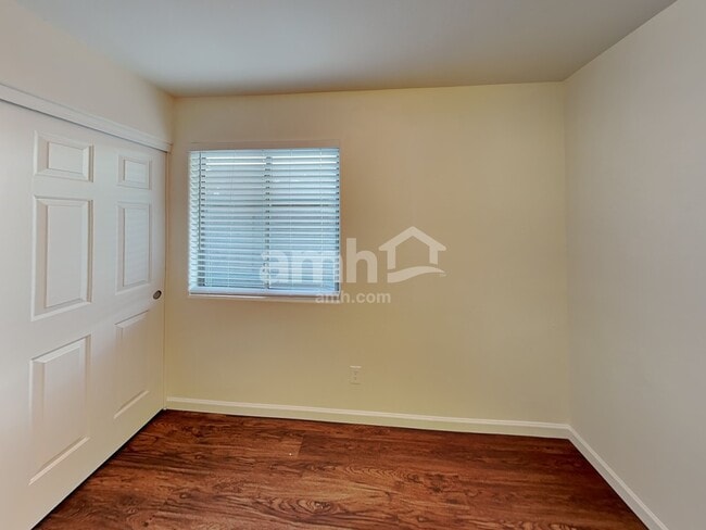 Building Photo - 3033 W Quail Ave