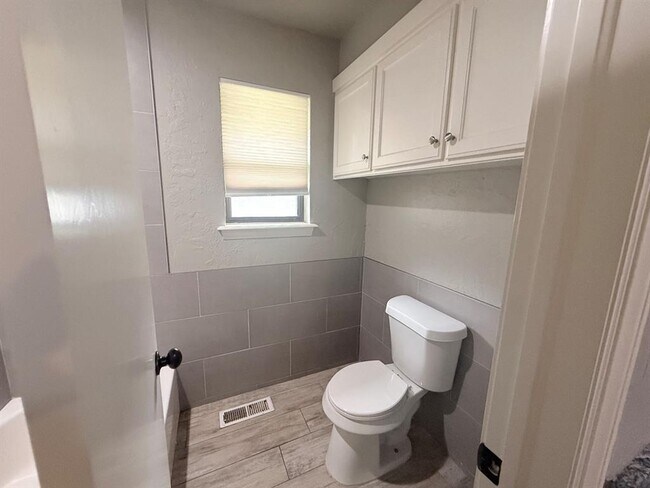 Building Photo - 405 Partridge Ln