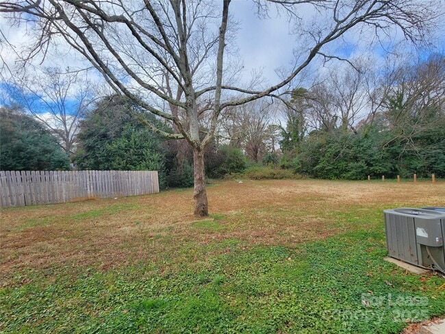 Building Photo - 315 Hamilton Dr NE