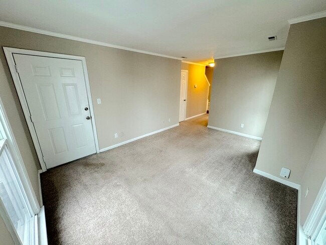 Building Photo - 1003 Green St