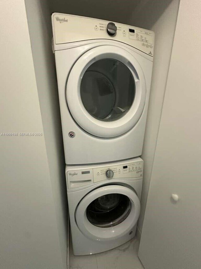 Building Photo - 488 NE 18th St