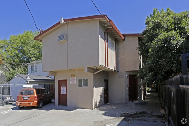 Building Photo - 2412 Q St