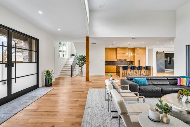 Building Photo - 7533 Royal Pl