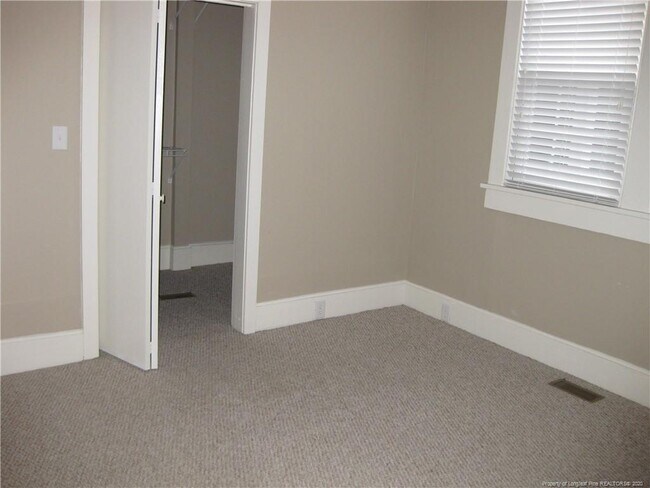 Building Photo - 1511 Fort Bragg Rd