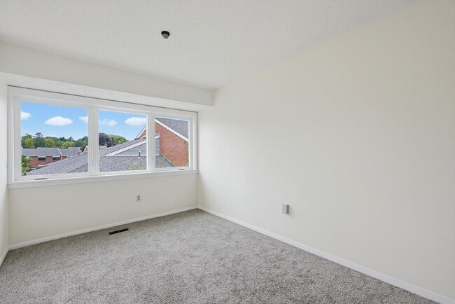 Building Photo - 52 Rosewood Dr