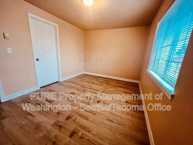 Building Photo - 4536 S Puget Sound Ave