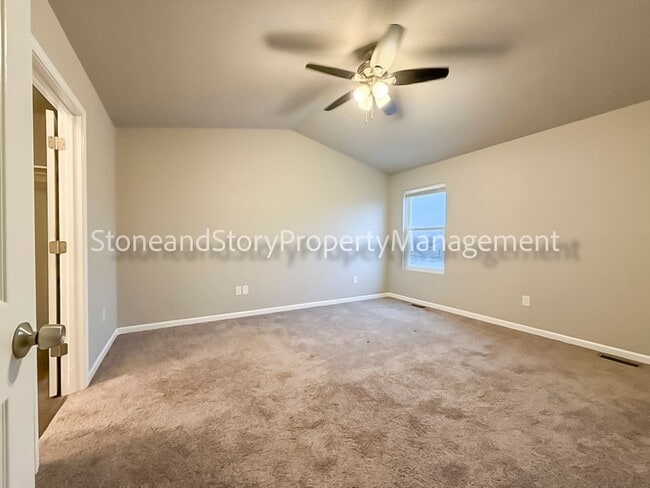 Building Photo - 3 Bedroom 2.5 bath