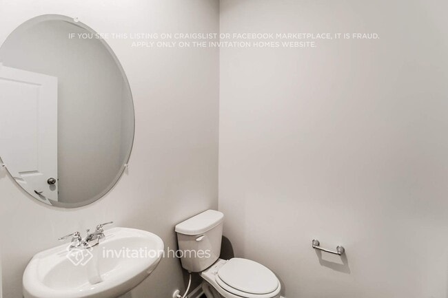 Building Photo - 913 Pebble Blvd