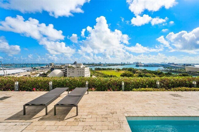 Building Photo - 1040 Biscayne Blvd