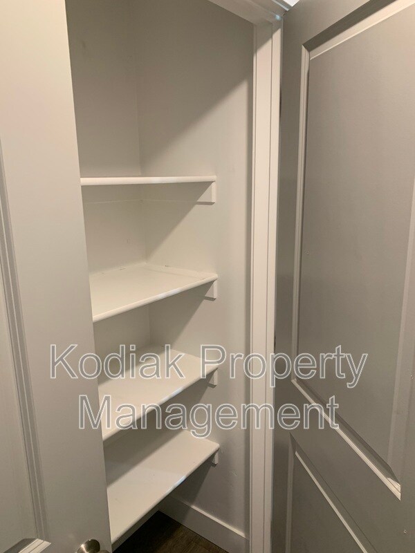 Building Photo - 875 S Depot St