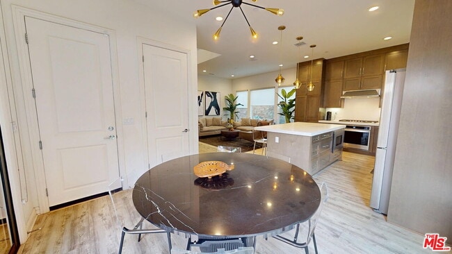 Building Photo - 20607 W Chestnut Cir