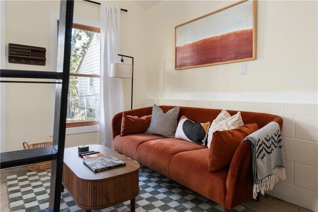 Building Photo - 1583 Braeburn Dr SE