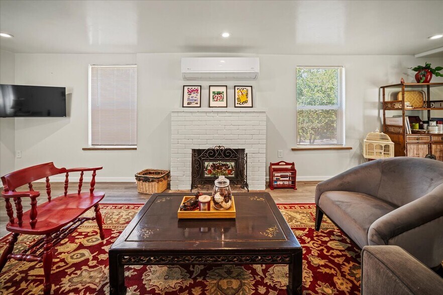 Building Photo - 273 W Carmel Valley Rd
