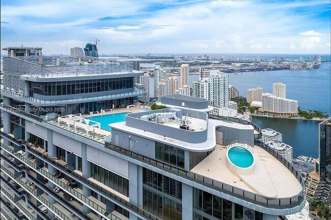 Building Photo - 1000 Brickell Plaza