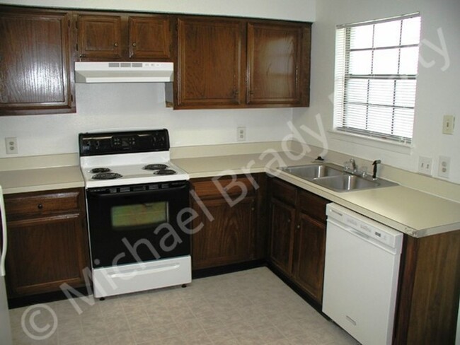 Building Photo - Affordable Two Bedroom!