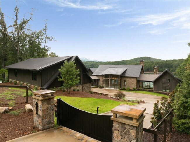 Building Photo - 725 Rocky Point Dr