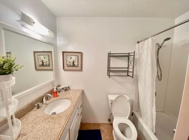 Building Photo - 3334 Ottawa Cir