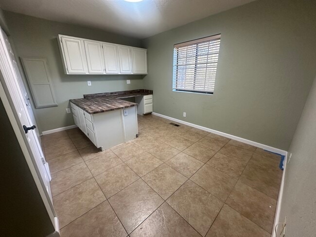 Building Photo - 1796 Rolling Hills Dr