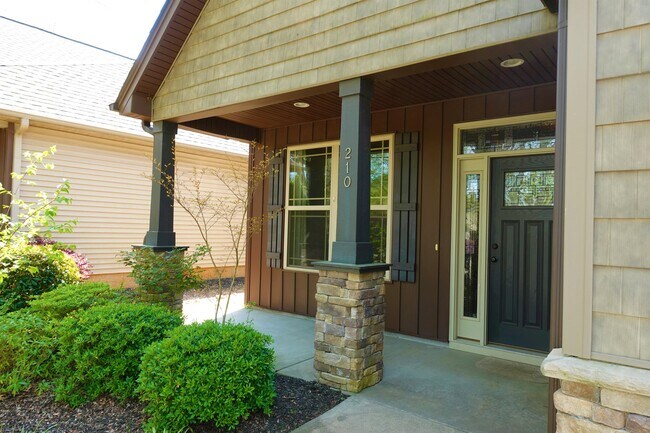 Building Photo - 210 Windthistle Dr