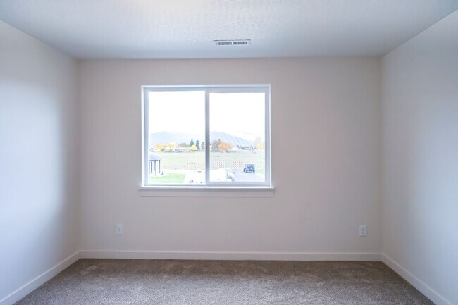 Building Photo - 4 Bedroom, 2.5 Bath New home