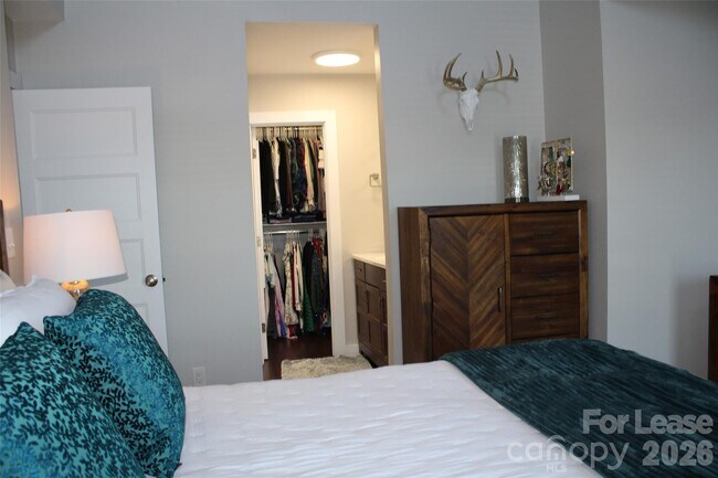 Building Photo - 18749 Vineyard Point Ln