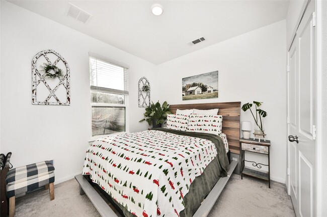 Building Photo - 25928 Chicory Dr