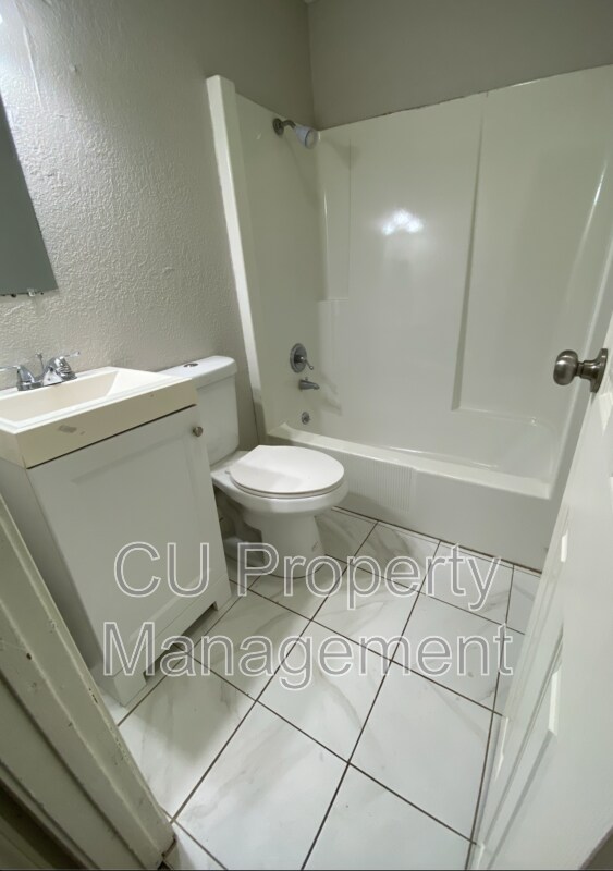 Building Photo - 333 S Steffler St