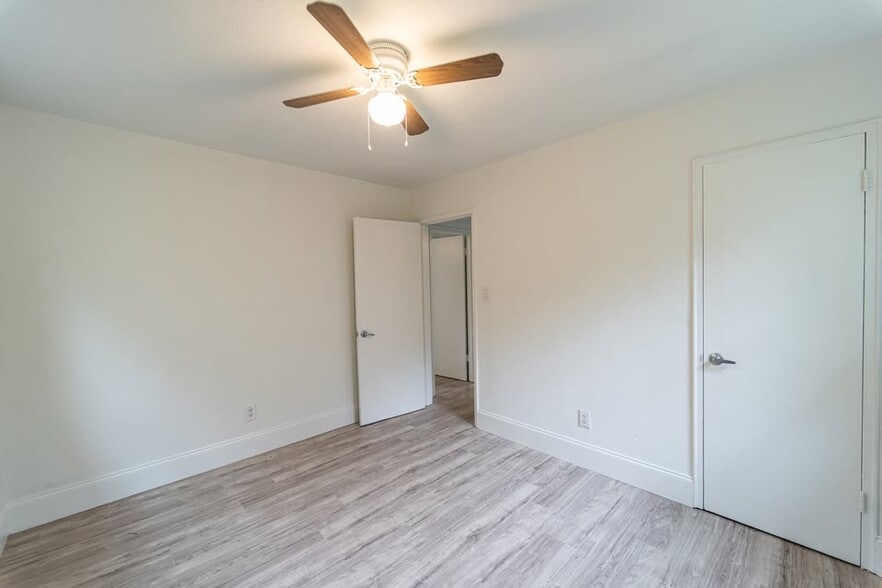 Building Photo - 434 3rd St SW