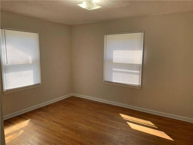 Building Photo - 3 Bedroom 1 Bathroom House in Mobile- FIRST MONTH RENT HALF OFF!!!