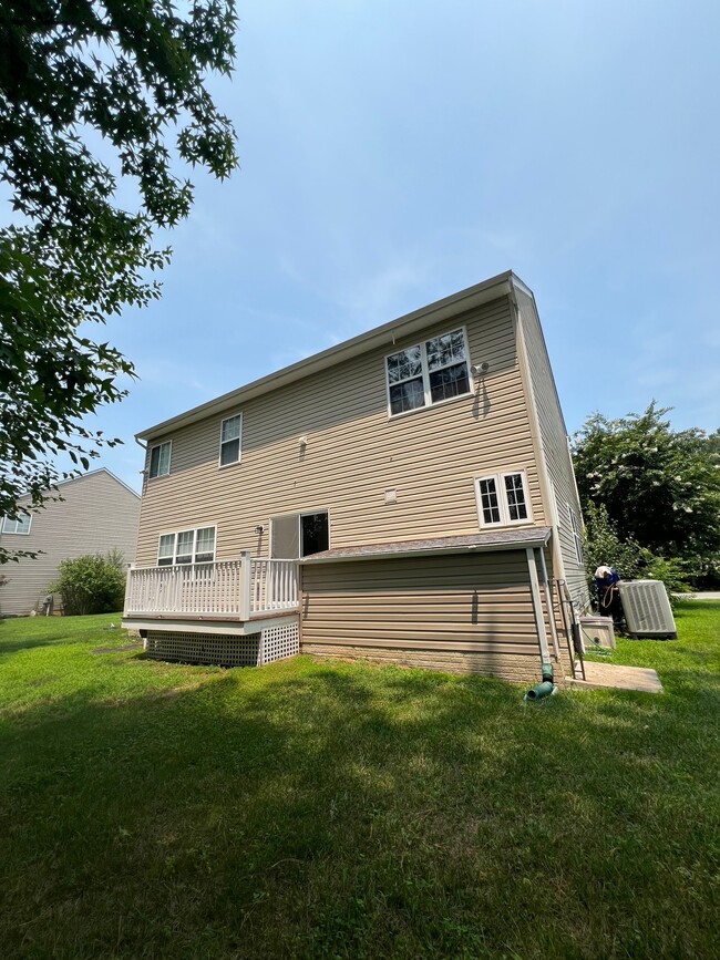 Building Photo - 45593 Pleasant Mill Dr