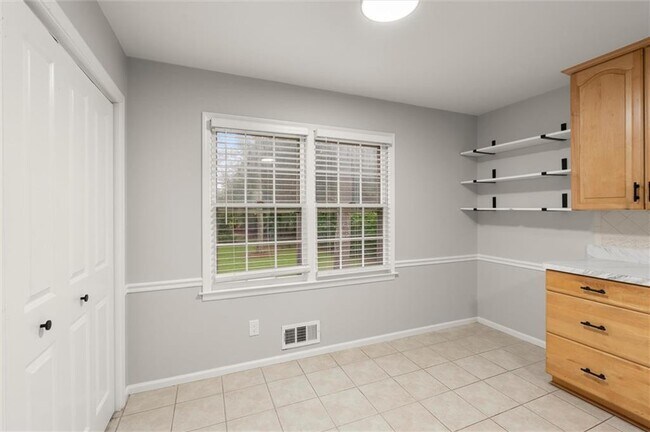 Building Photo - 3220 Casteel Rd