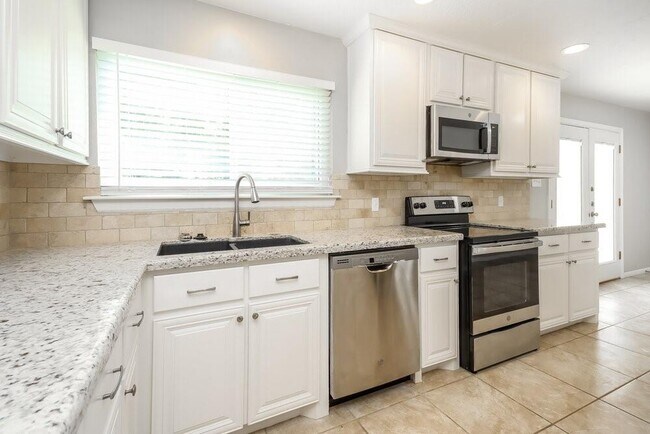 Building Photo - 2435 Country Pl Dr