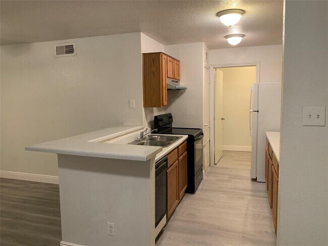 Building Photo - 10733 Braes Bend Dr