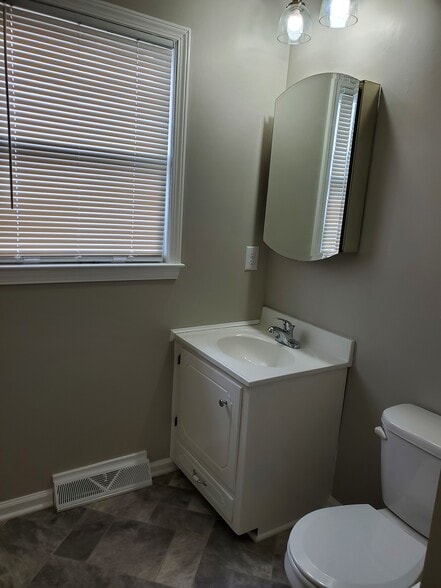 Building Photo - 801 Applewood St