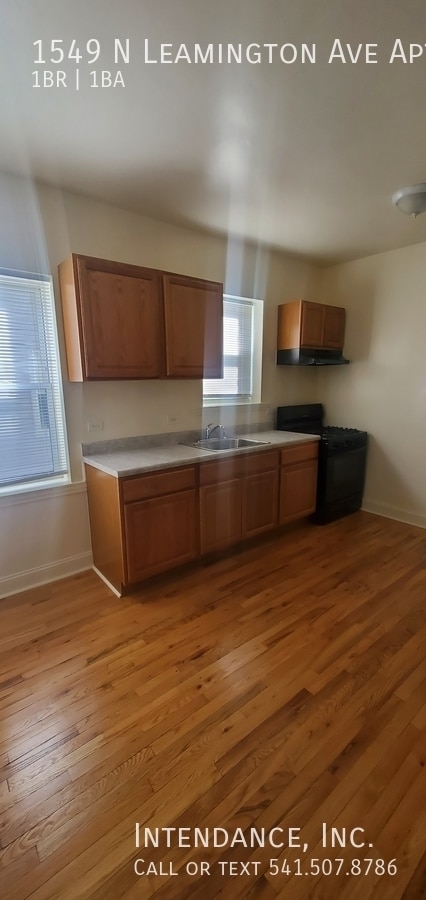 Building Photo - One Bedroom Apartment Available Now!