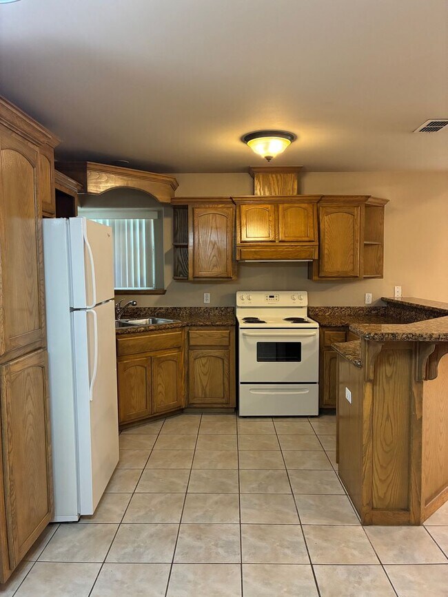Building Photo - 1206 S Palm Dr