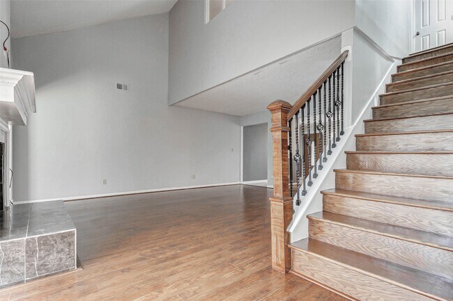 Building Photo - 2511 Planters Row